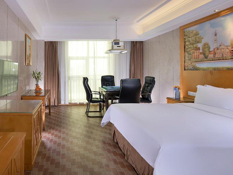 Vienna Hotel Hainan Oriental Avenue Dongfang Bagian luar foto